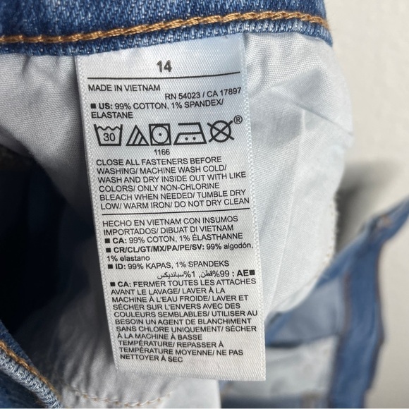 NWT Old Navy Mid Rise Cutoff Boyfriend Jean Short Raw Hem - Picture 8 of 9